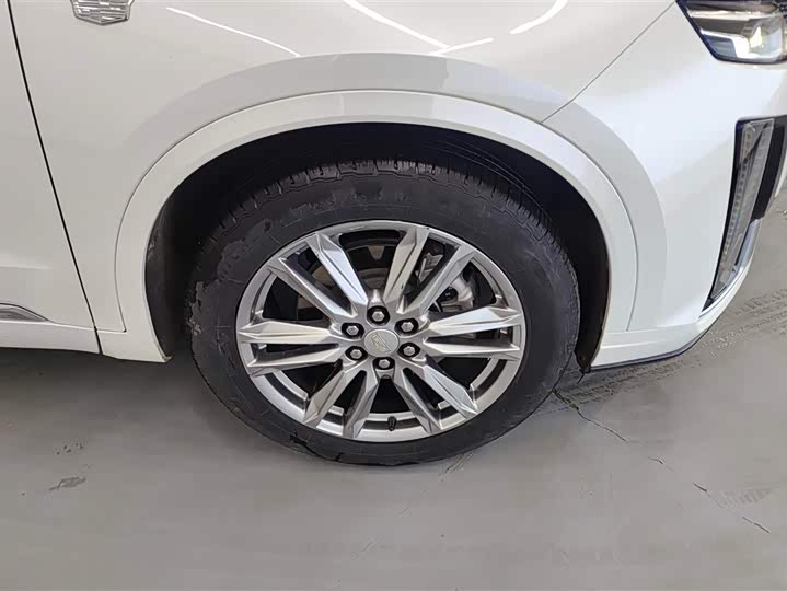 Фото 6 - Cadillac XT6