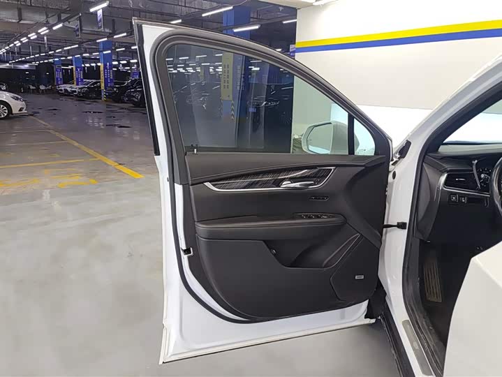 Фото 7 - Cadillac XT6