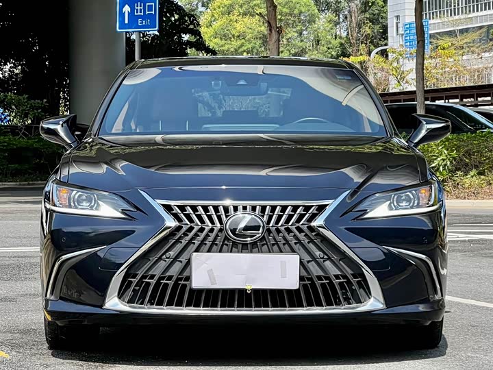 Фото 2 - Lexus ES
