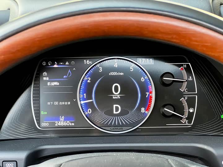 Фото 9 - Lexus ES