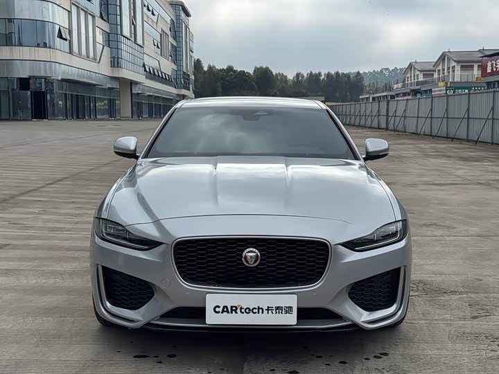 Photo 2 - Jaguar XE L