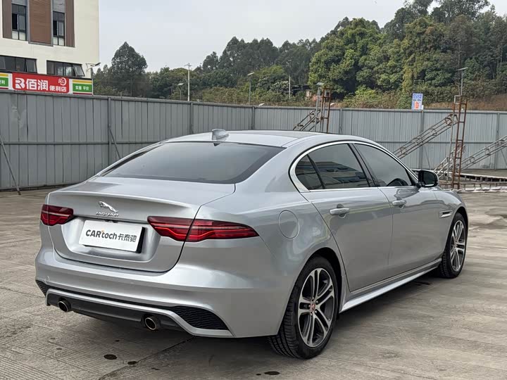 Photo 9 - Jaguar XE L