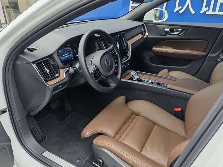 Фото 8 - Volvo V60