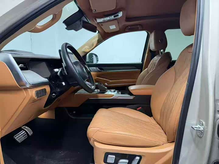 Фото 5 - Tank 500 Hybrid