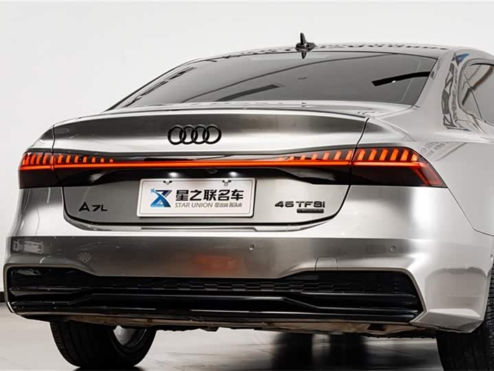 Фото 9 - Audi A7L