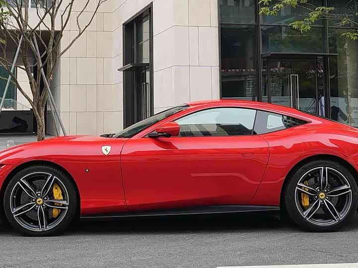 Photo 3 - Ferrari Roma