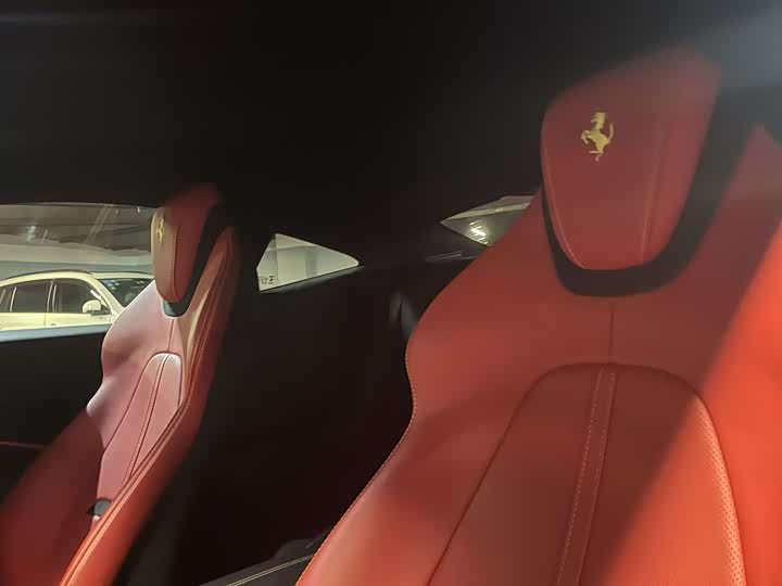 Photo 5 - Ferrari Roma