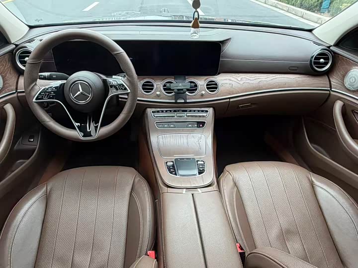 Photo 4 - Mercedes-Benz E-Class
