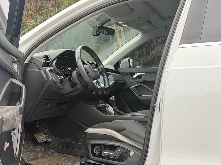 Фото 8 - Audi Q3