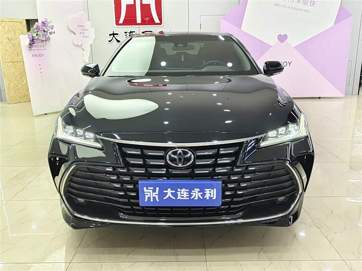 Photo 2 - Toyota Avalon