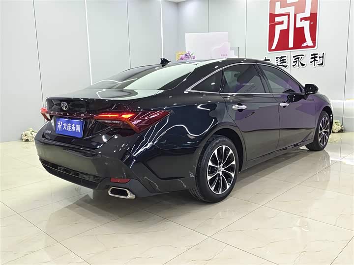 Photo 4 - Toyota Avalon