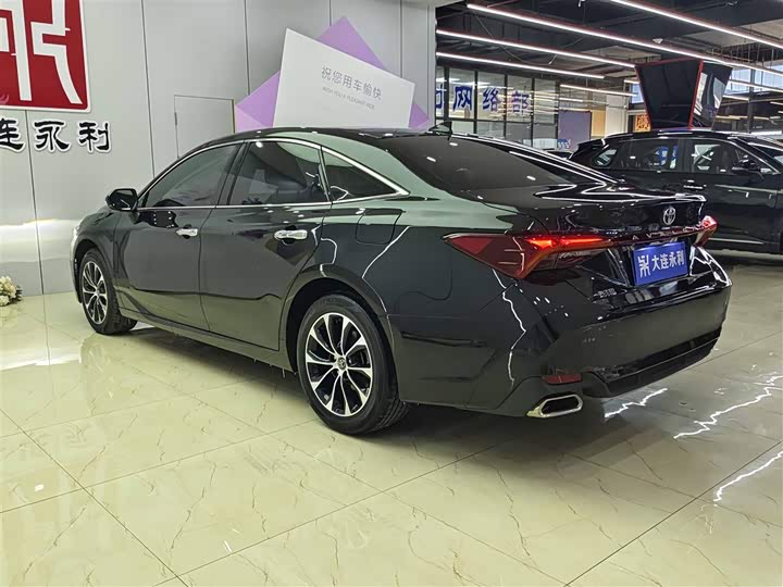 Photo 6 - Toyota Avalon