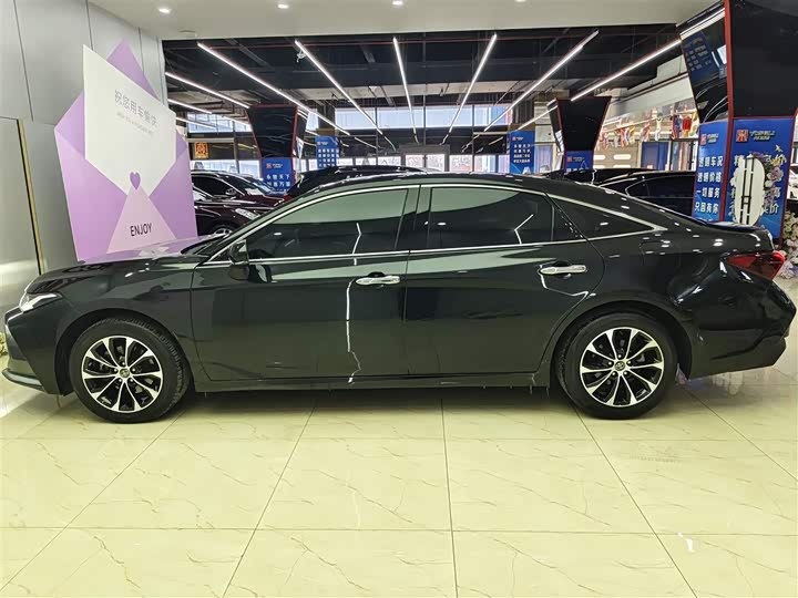 Photo 7 - Toyota Avalon