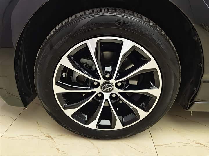 Photo 8 - Toyota Avalon