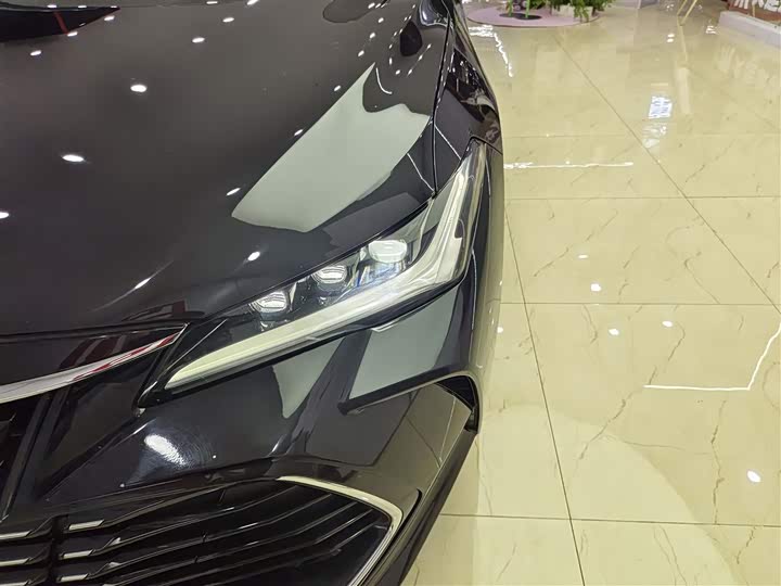 Photo 9 - Toyota Avalon