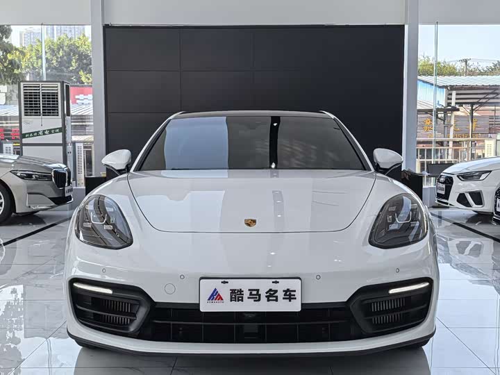 Фото 2 - Porsche Panamera