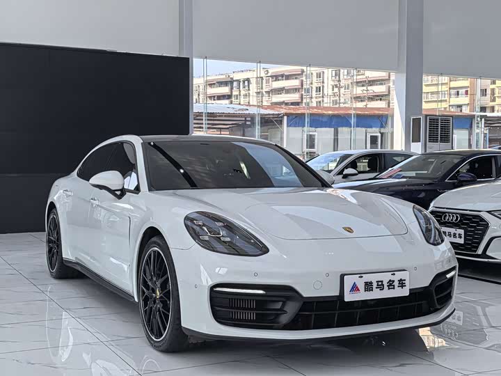 Фото 3 - Porsche Panamera