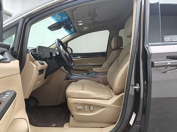 Photo 9 - Buick GL8 ES