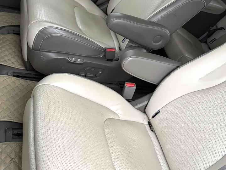 Фото 7 - Kia Carnival