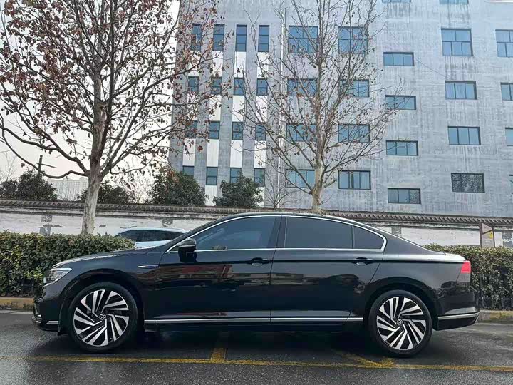 Photo 2 - Volkswagen Magotan GTE Hybrid