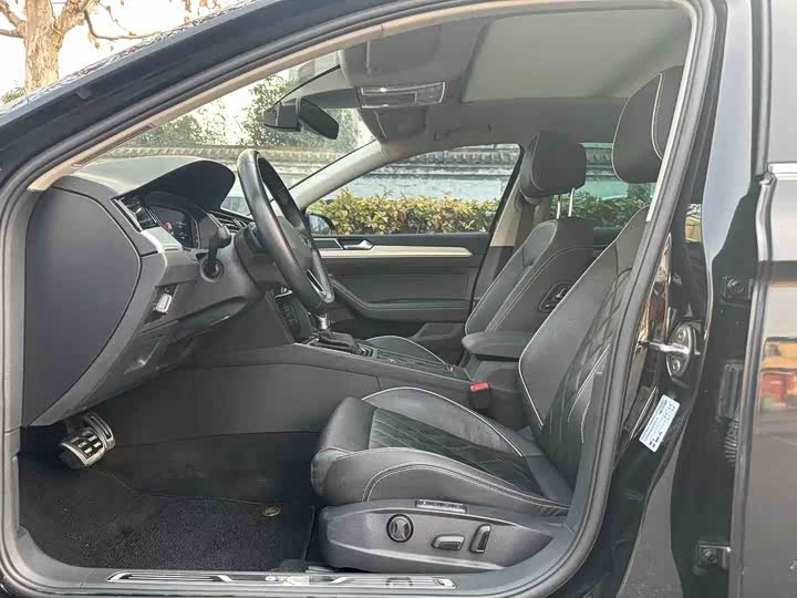 Photo 3 - Volkswagen Magotan GTE Hybrid