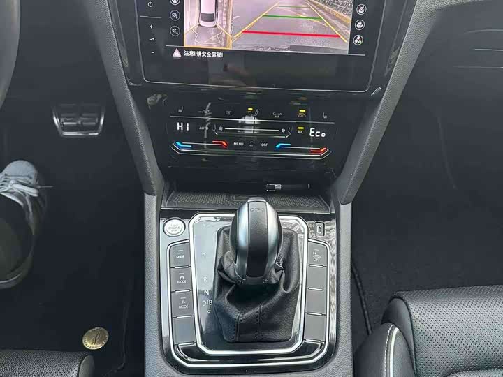 Photo 4 - Volkswagen Magotan GTE Hybrid