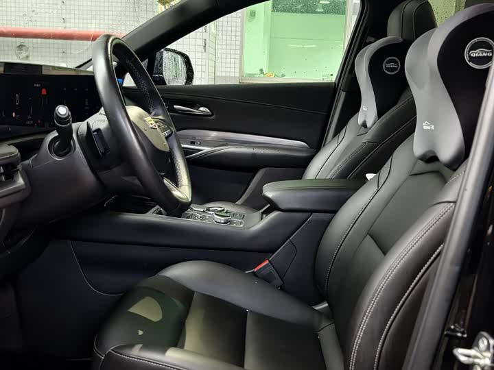 Фото 4 - Cadillac XT4