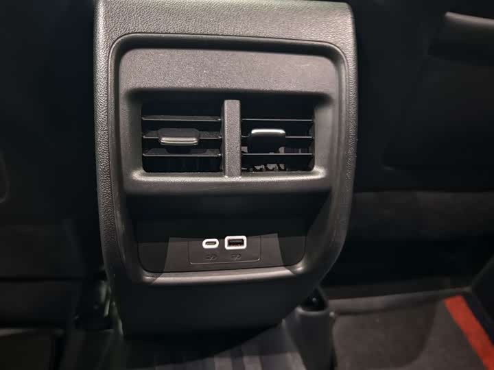 Фото 8 - Cadillac XT4