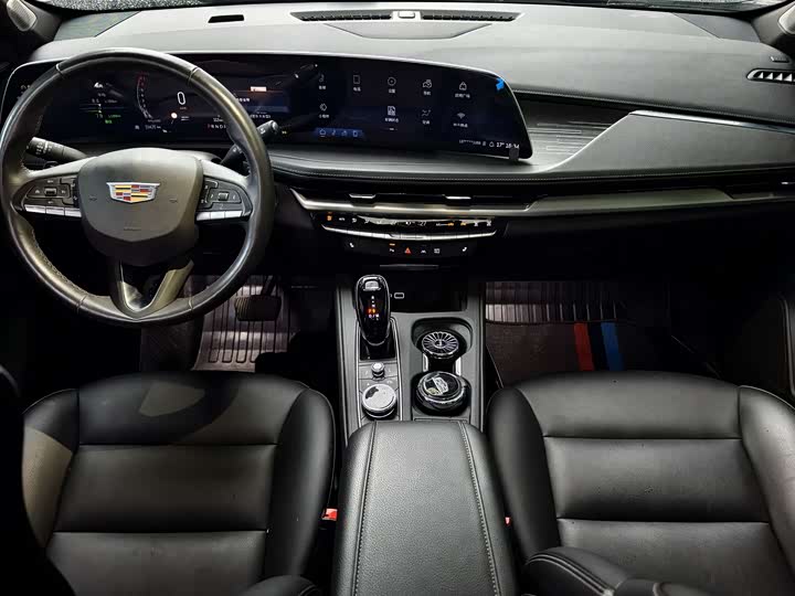 Фото 9 - Cadillac XT4