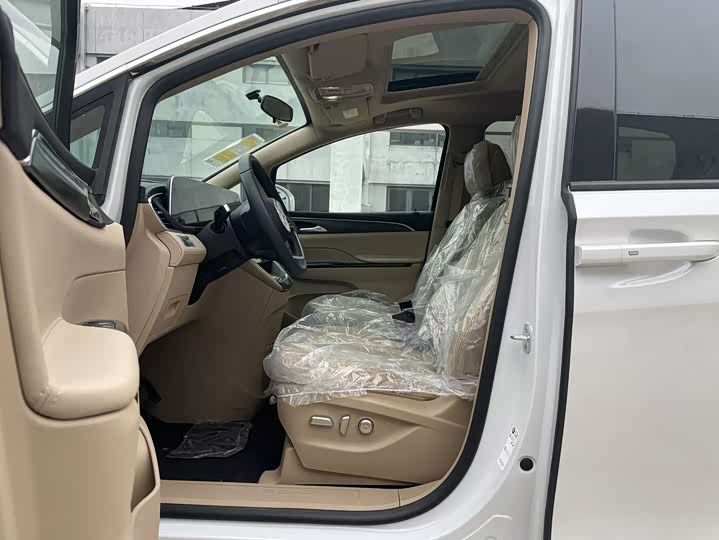 Фото 4 - Buick GL8 ES