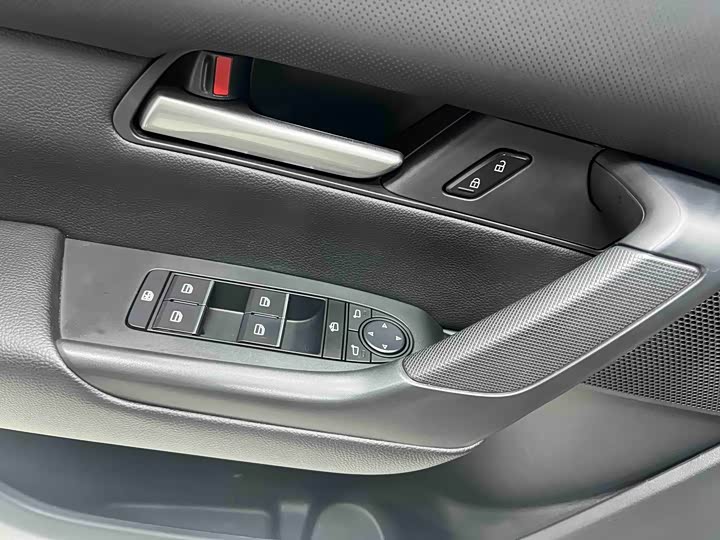 Фото 8 - Mazda CX-50