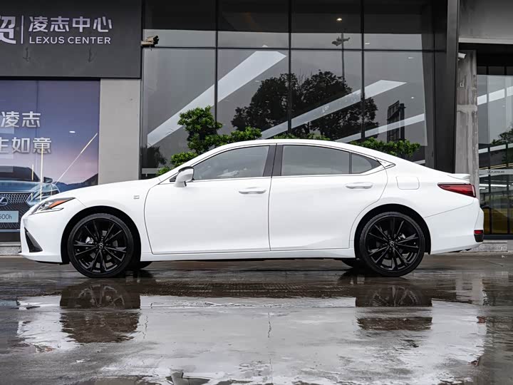 Фото 4 - Lexus ES