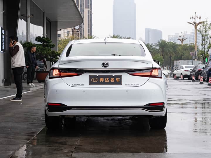 Фото 5 - Lexus ES