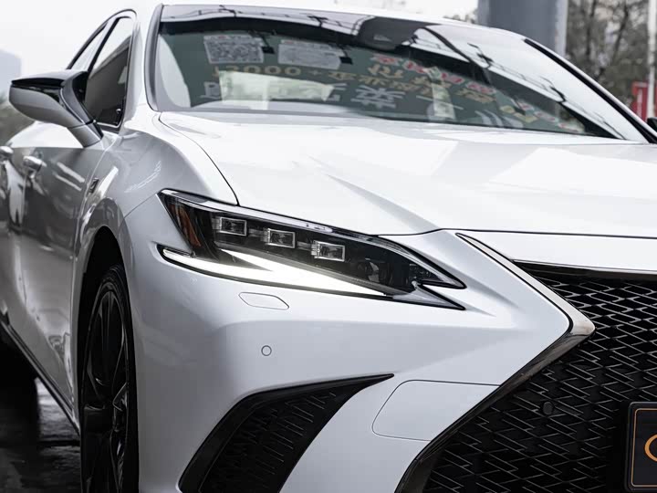 Фото 6 - Lexus ES