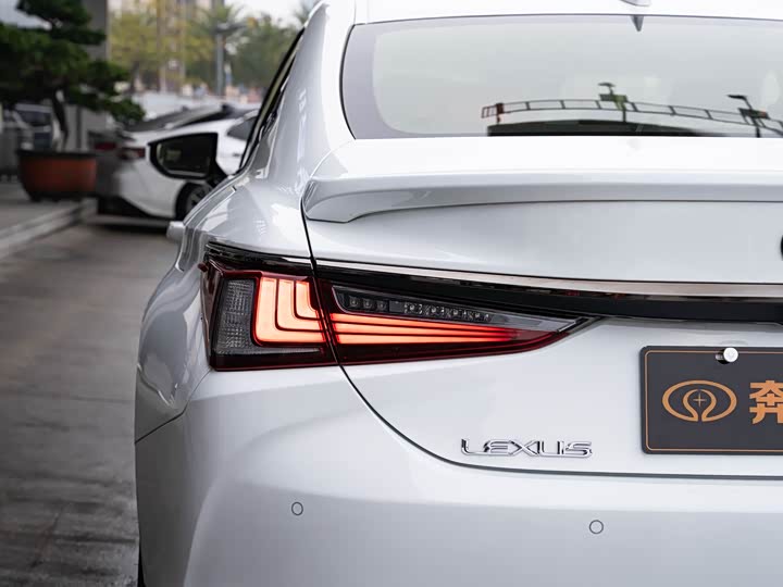 Фото 7 - Lexus ES