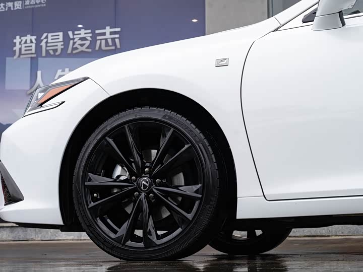 Фото 8 - Lexus ES