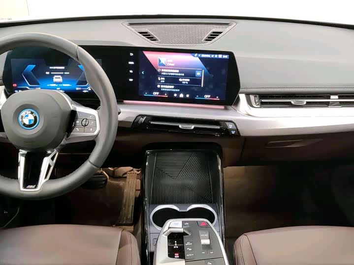 Фото 3 - BMW iX1