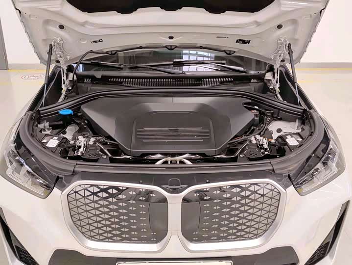 Фото 6 - BMW iX1