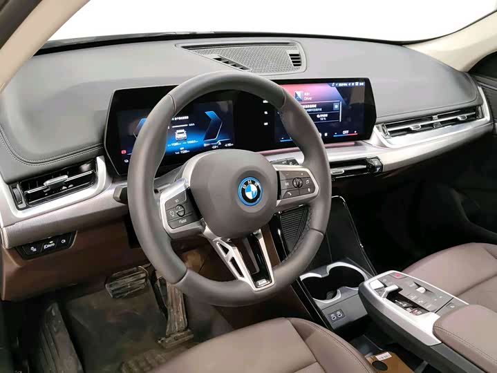 Фото 9 - BMW iX1