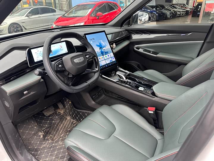 Photo 4 - Geely Atlas