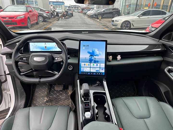 Photo 6 - Geely Atlas