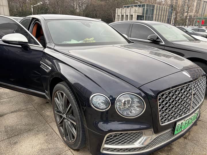 Фото 2 - Bentley Flying Spur Hybrid