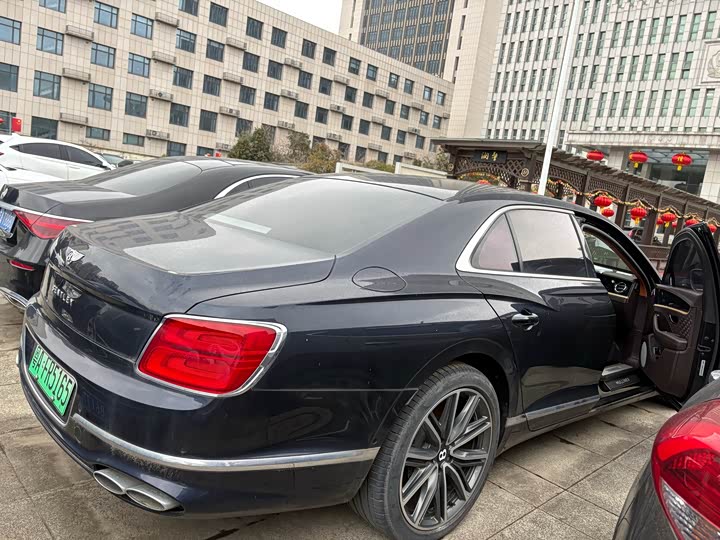 Фото 3 - Bentley Flying Spur Hybrid