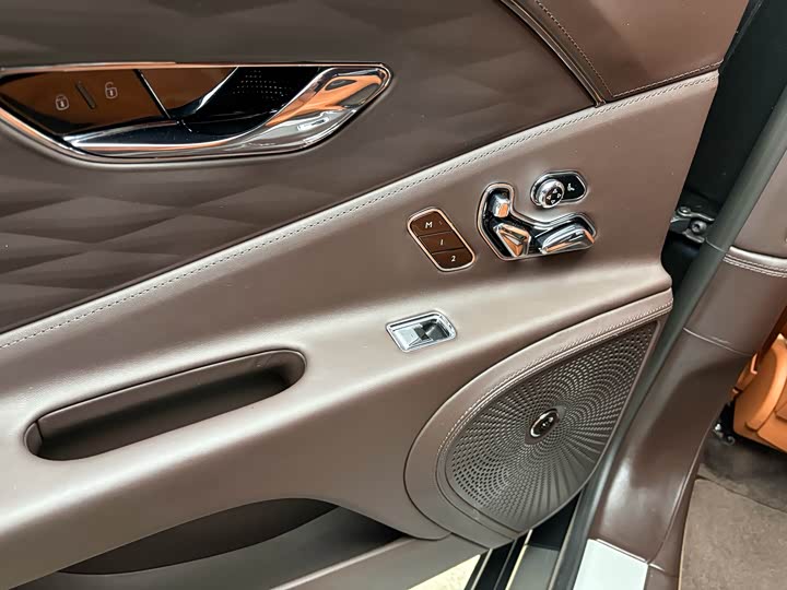 Фото 7 - Bentley Flying Spur Hybrid