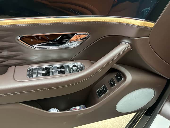 Фото 8 - Bentley Flying Spur Hybrid