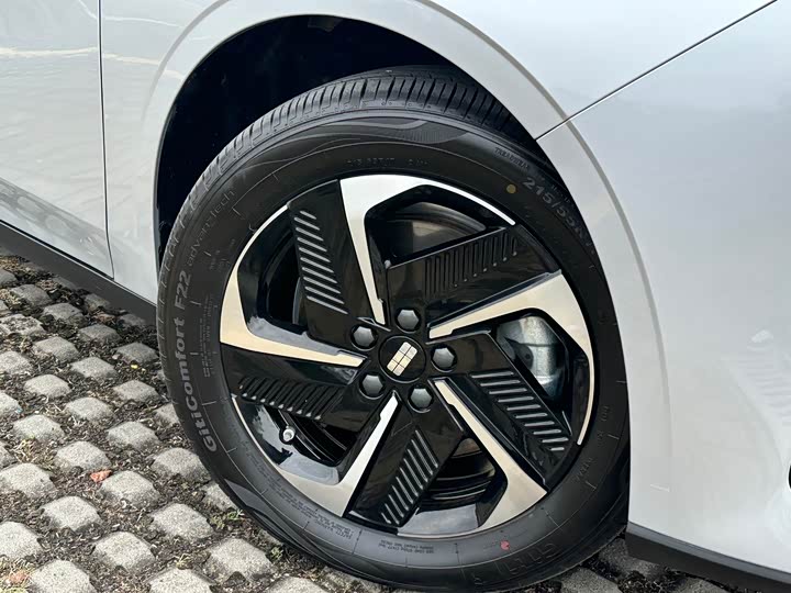 Фото 4 - Geely Galaxy L6