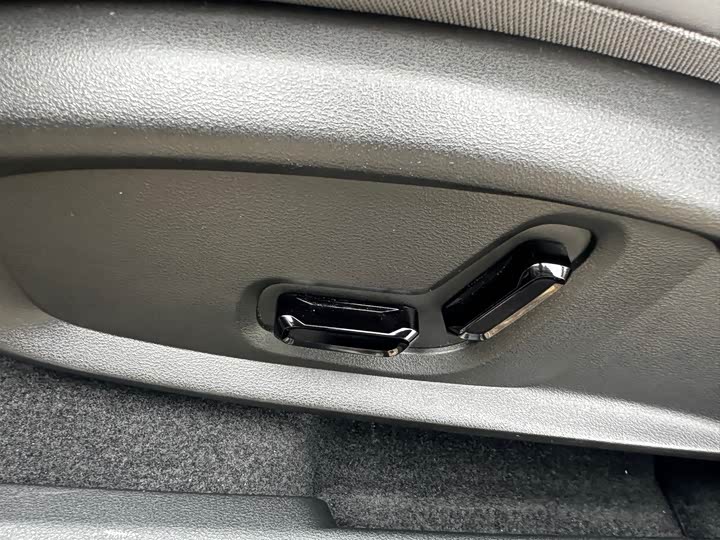 Фото 7 - Geely Galaxy L6