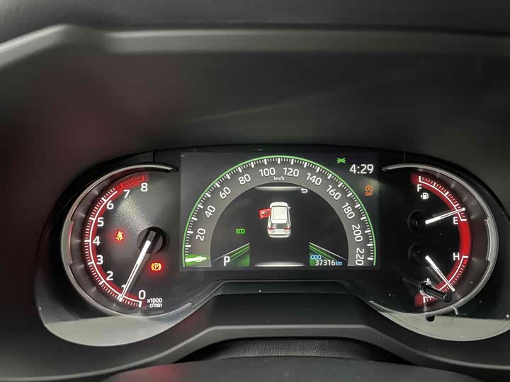 Фото 8 - Toyota RAV4