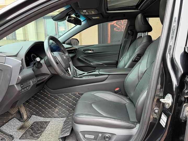 Photo 4 - Toyota Avalon