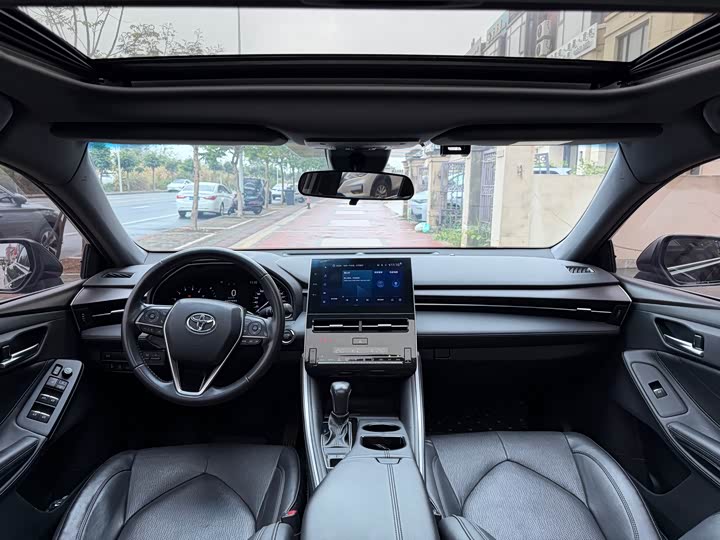 Photo 5 - Toyota Avalon